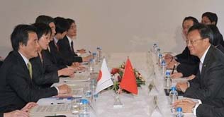 Japan warns China over disputed oil and gas reserves